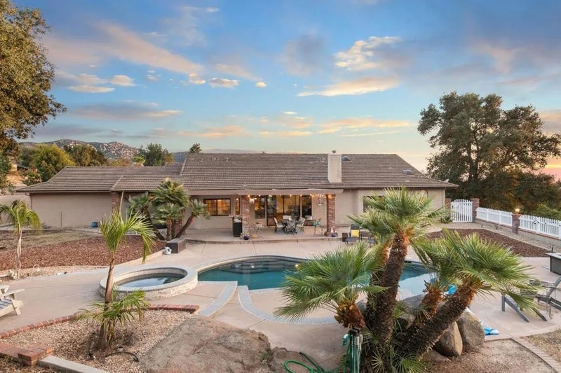 15404 El Capitan Real Ln