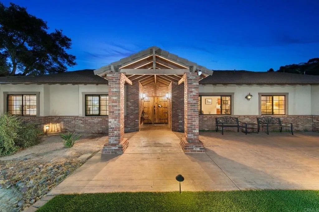 15404 El Capitan Real Ln
