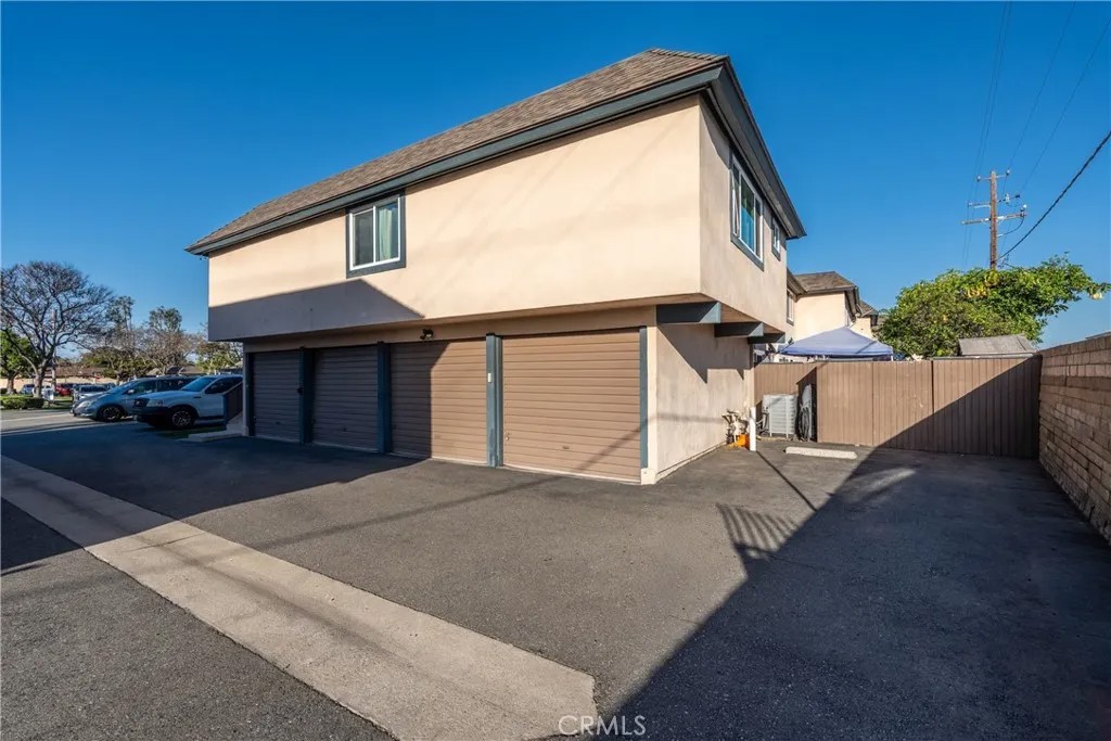 1143 S Clifpark