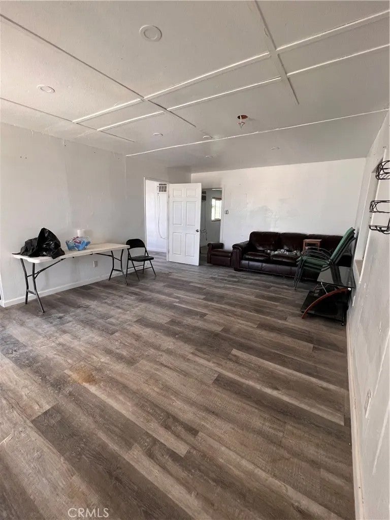 15220 Wolf Haven