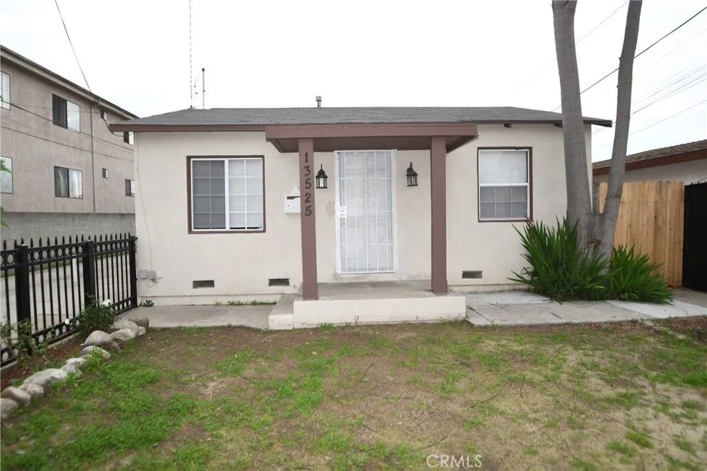 Photo of 13525 Kornblum Avenue, Hawthorne, CA 90250 (MLS # SB26017333)
