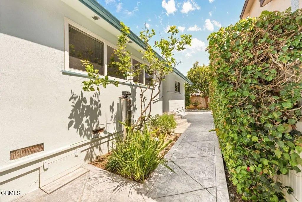 Photo of 1046 Driftwood Lane, Ventura, CA 93001 (MLS # V1-36095)