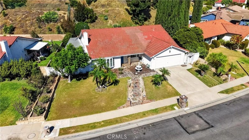 2035 E Orangeview Lane
