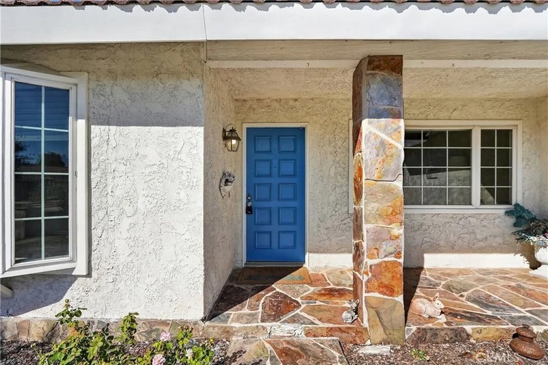 2035 E Orangeview Lane