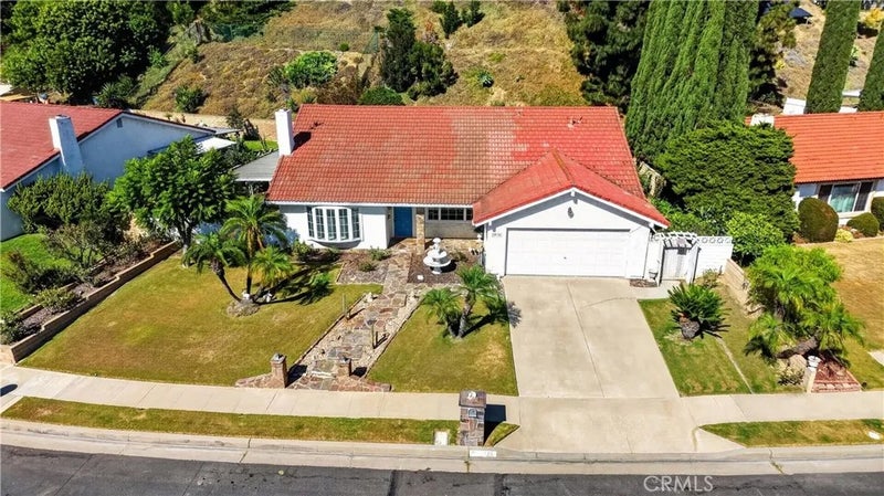 2035 E Orangeview Lane