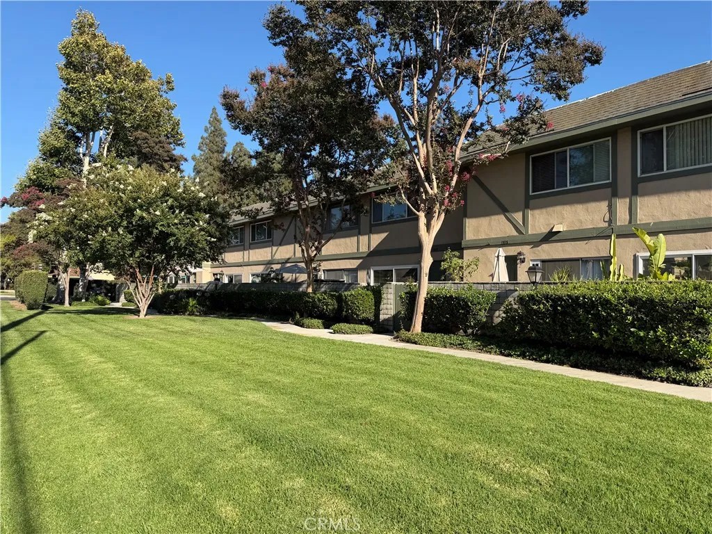 1115 W Francis F