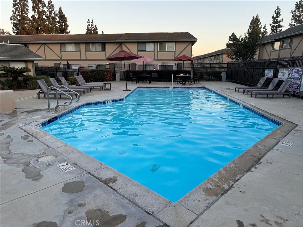 1115 W Francis F