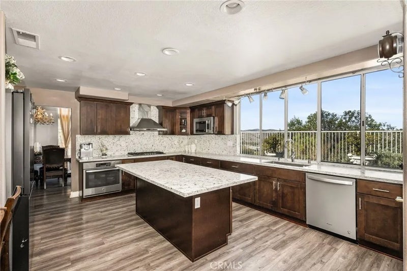 4061 Mount Serenata