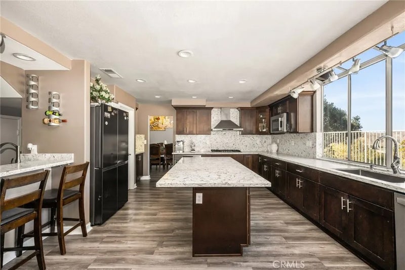 4061 Mount Serenata