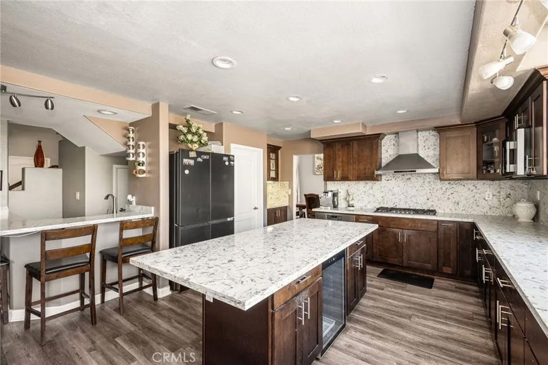 4061 Mount Serenata