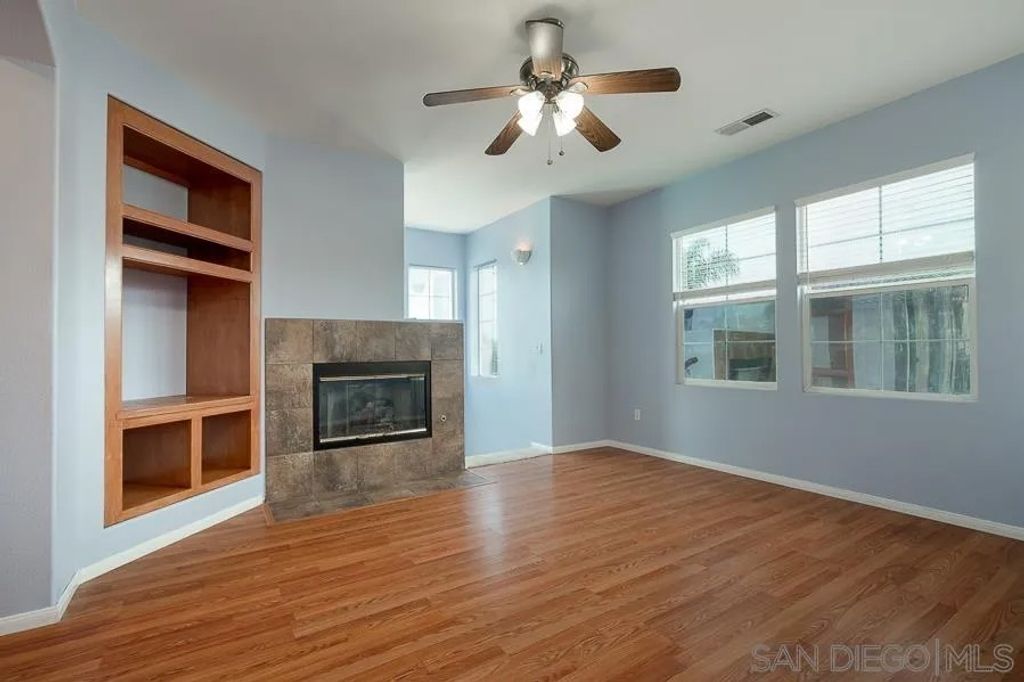 Photo of 1425 Caminito Borrego #6, Chula Vista, CA 91913 (MLS # 250044810)