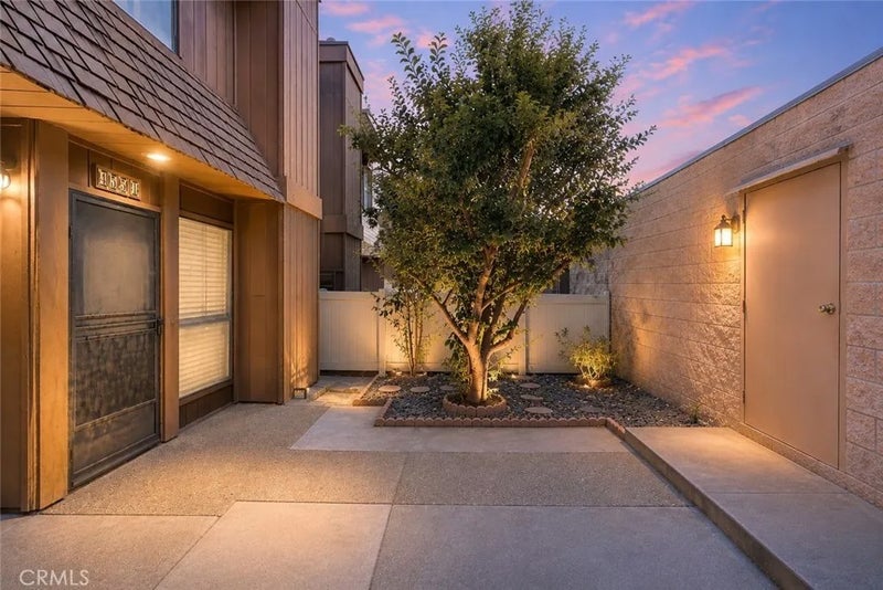 455 W Duarte Road 1
