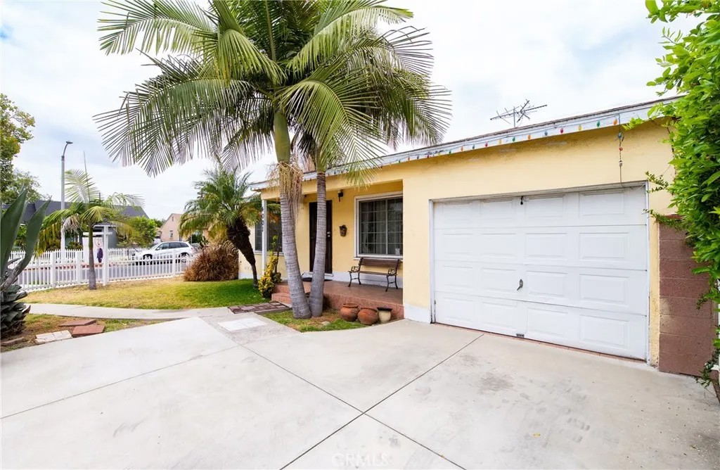 4001 E Imperial