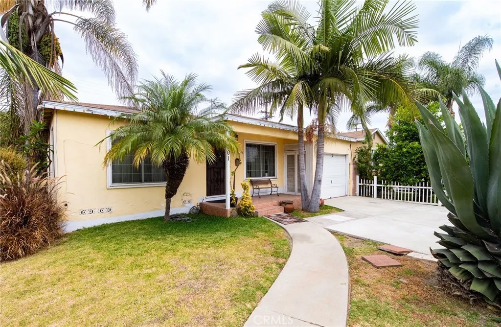 4001 E Imperial