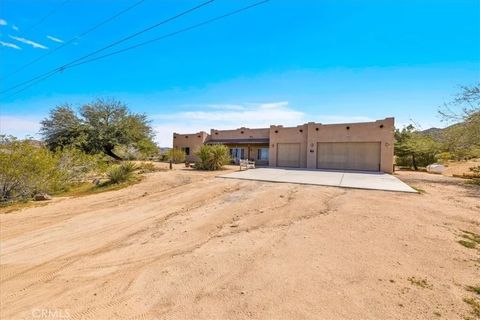 Photo of 61481 Latham Trail, Joshua Tree, CA 92252 (MLS # JT26054233)