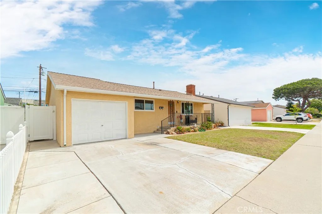 2507 W 152nd