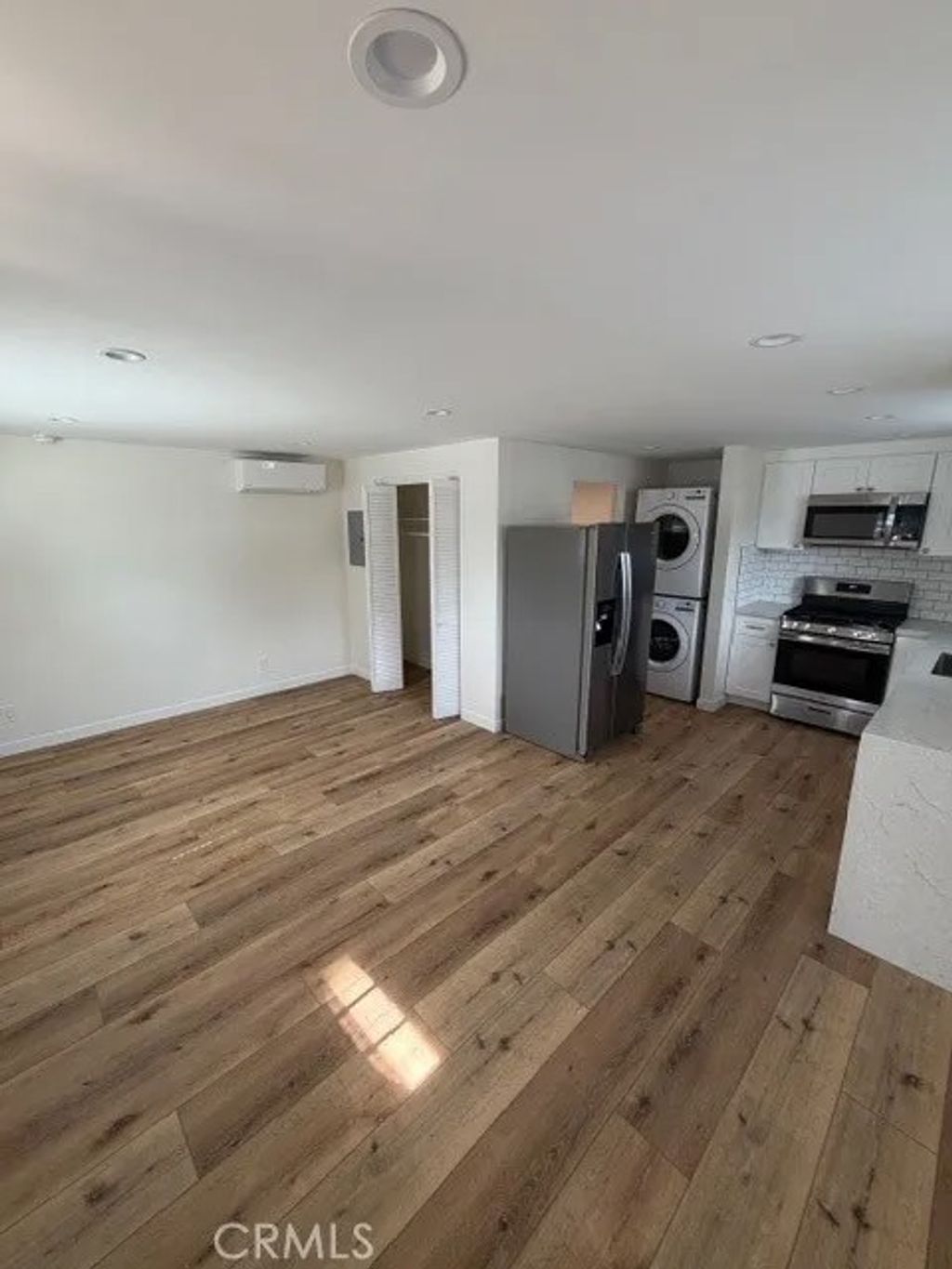 Photo of 7513 Topeka Dr, Reseda, CA 91335 (MLS # SR26057852)