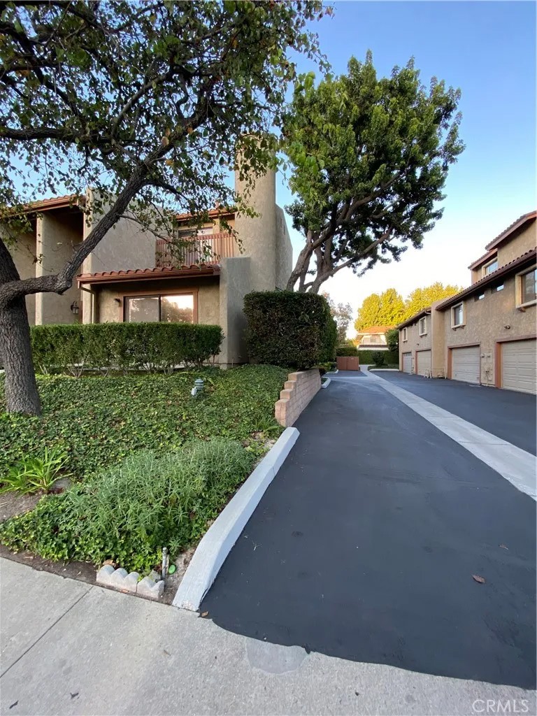 678 Rosewood