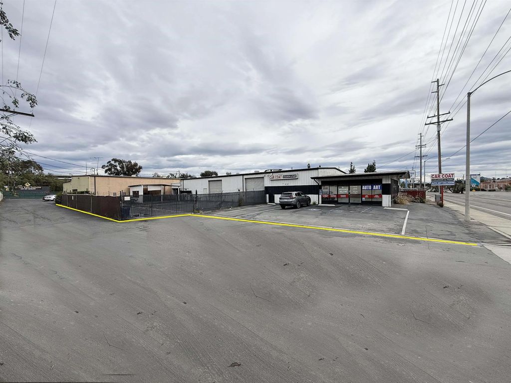 Photo of 1318 W Mission Rd, Escondido, CA 92029 (MLS # 250044598)