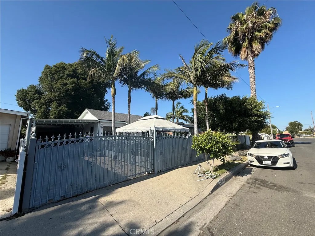 1101 W 152nd