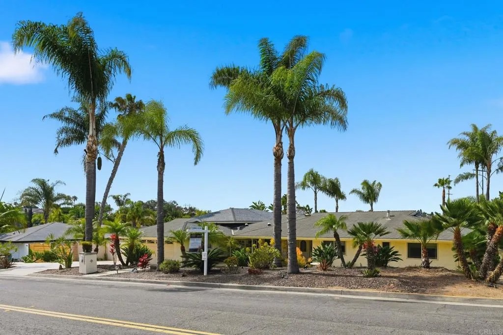 3267 Avenida De Loyola