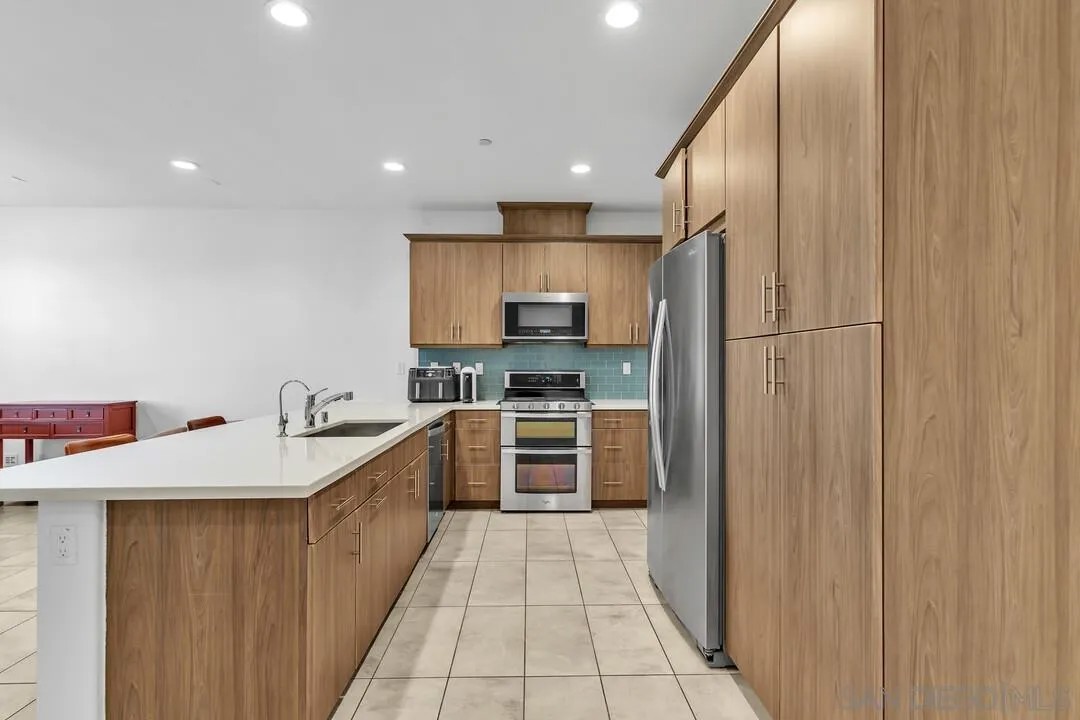 1961 Avenida Citron 115