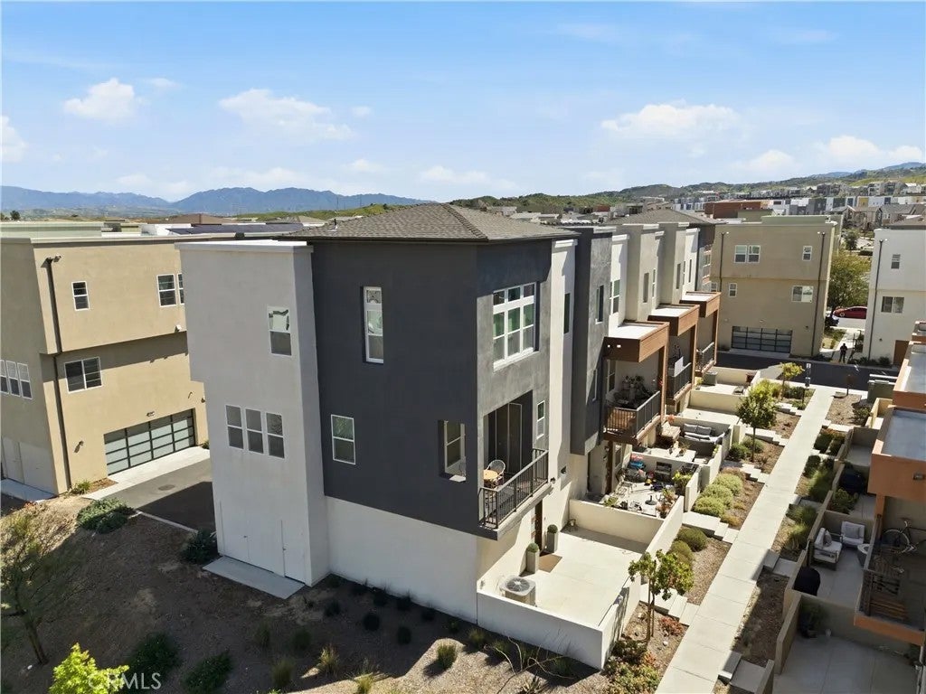 27013 Hummingbird Lane