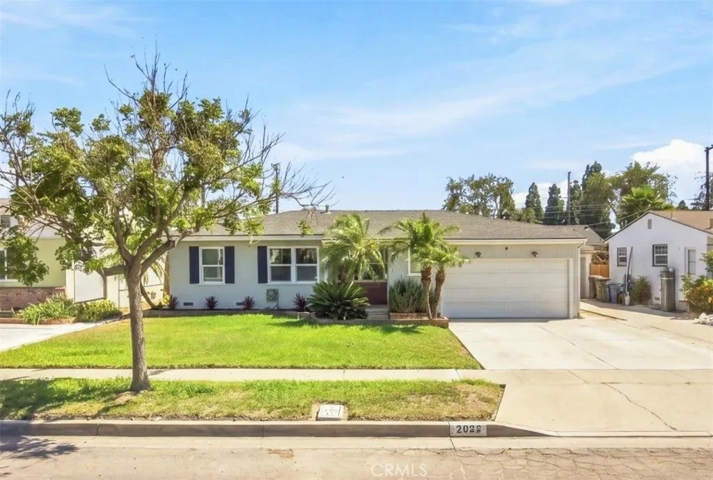 2032 W Porter
