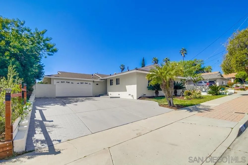 838 David Dr
