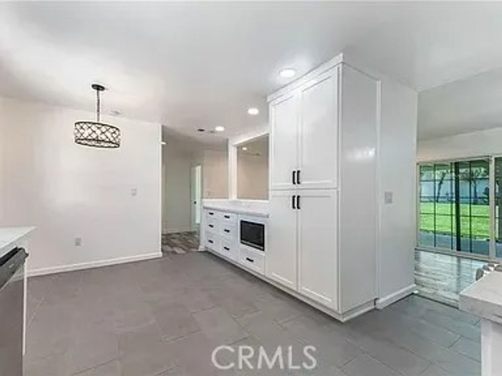 Photo of 636 E. Avenida De Los Robles, Thousand Oaks, CA 91360 (MLS # SR25267860)