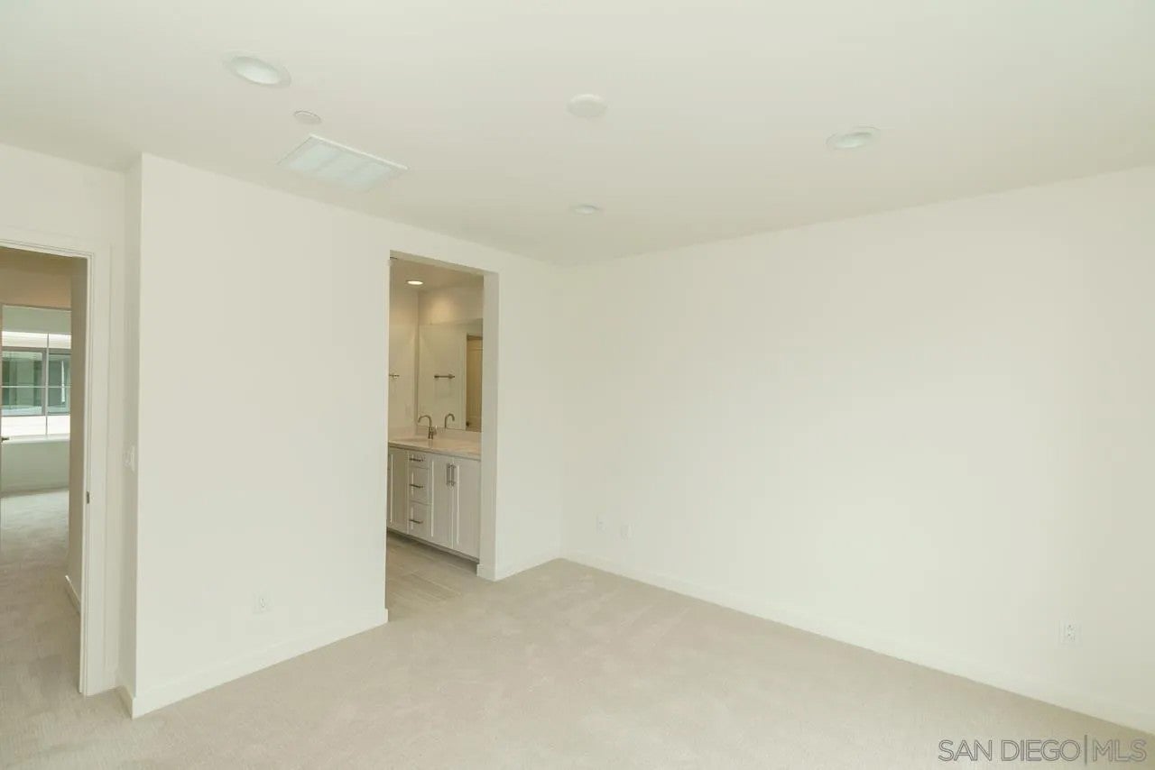 2564 Delphinium Ln