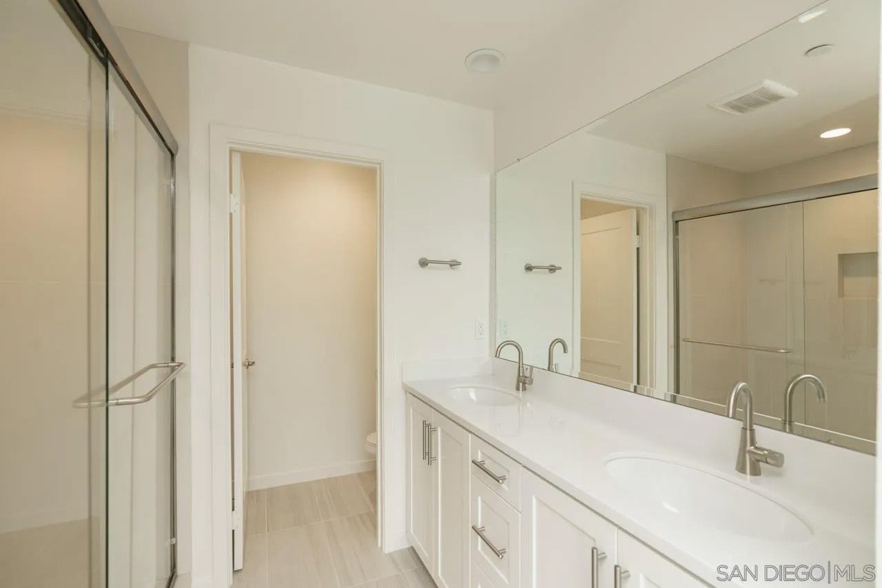 2564 Delphinium Ln