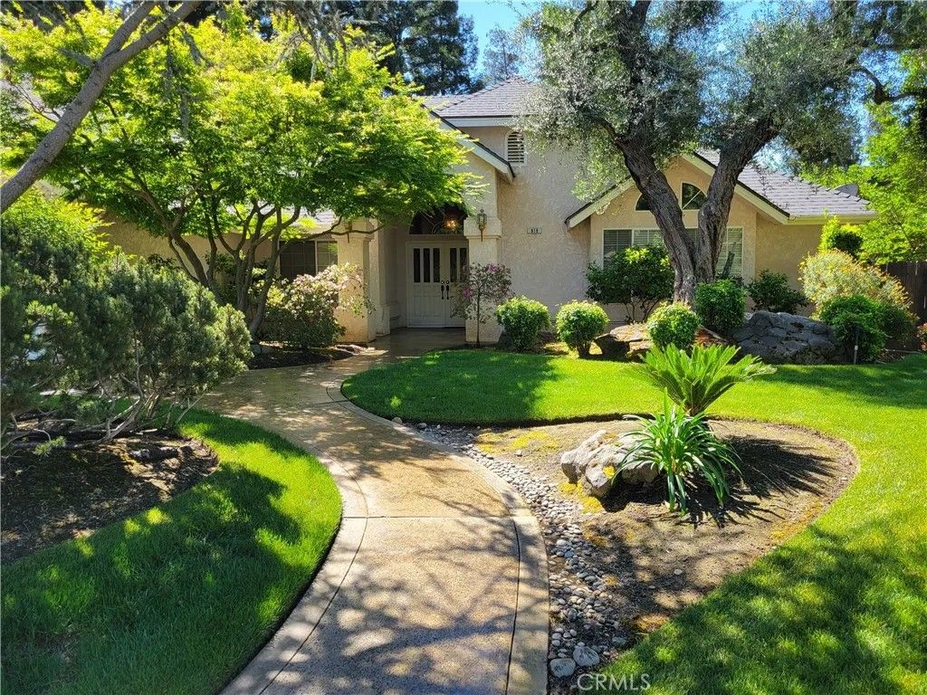 Photo of 819 E Woodhaven Ln, Fresno, CA 93720 (MLS # FR26072440)