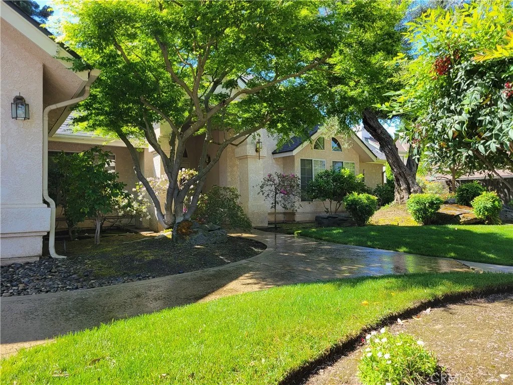 819 E Woodhaven