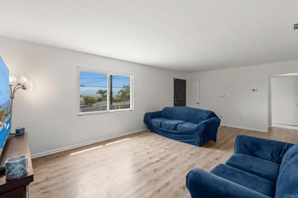 1251 La Cresta Boulevard