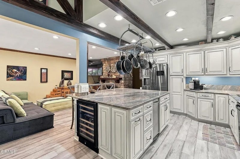 483 Las Palomas Drive
