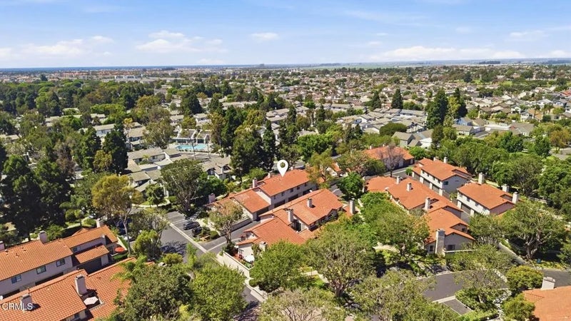 483 Las Palomas Drive