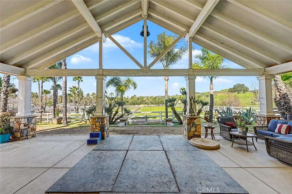 40801 Avenida La Cresta