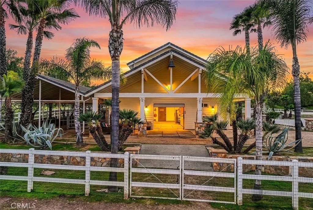 40801 Avenida La Cresta