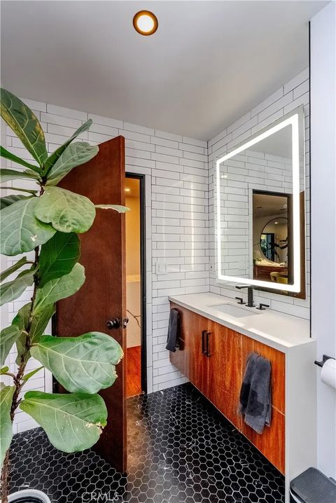 Tiny photo for 1125 Bennett Ave, Long Beach, CA 90804 (MLS # PW25255521)