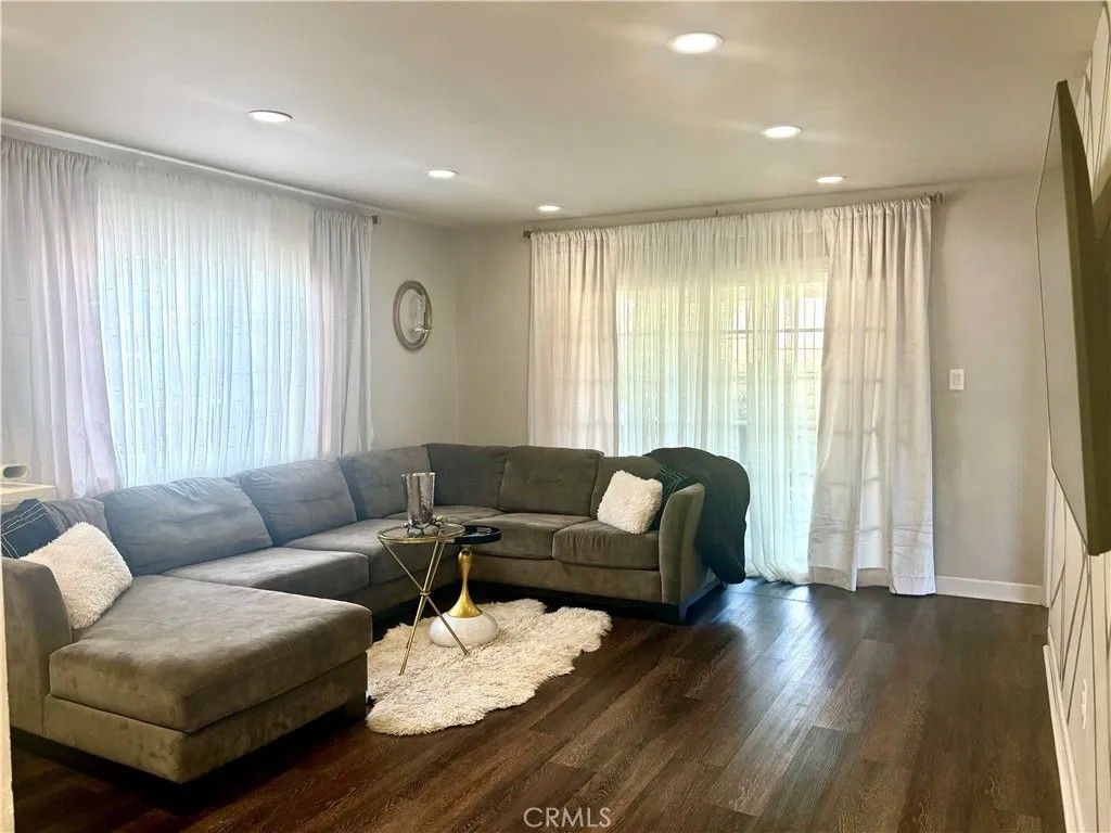 Photo of 24305 Wabuska St, Newhall, CA 91321 (MLS # SR25269367)