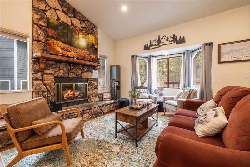 820 Villa Grove