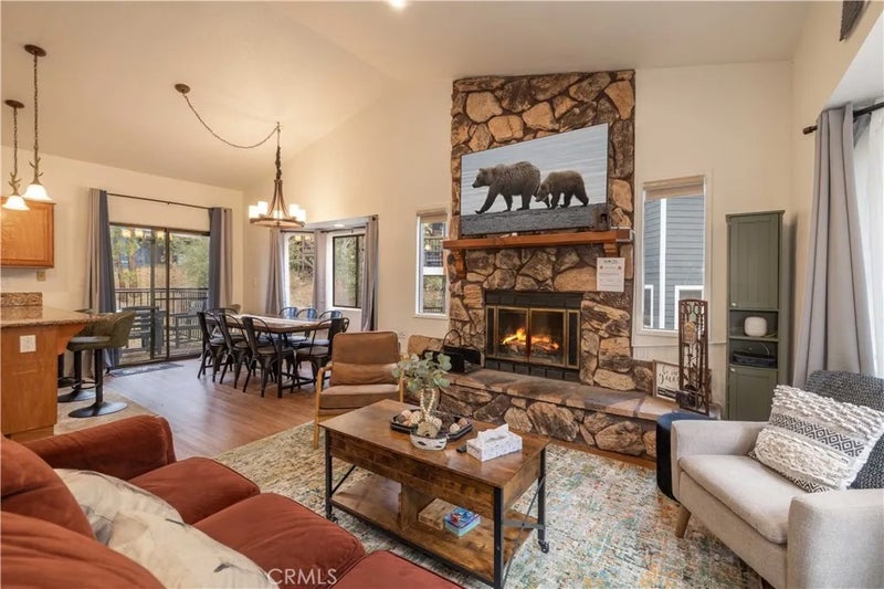 820 Villa Grove