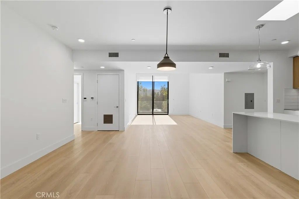 Photo of 12078 Guerin Street #406, Studio City, CA 91604 (MLS # SR25269549)