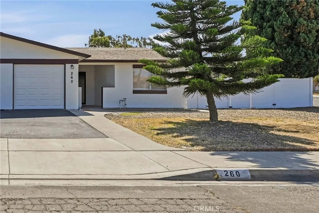 260 Lustrosos Street