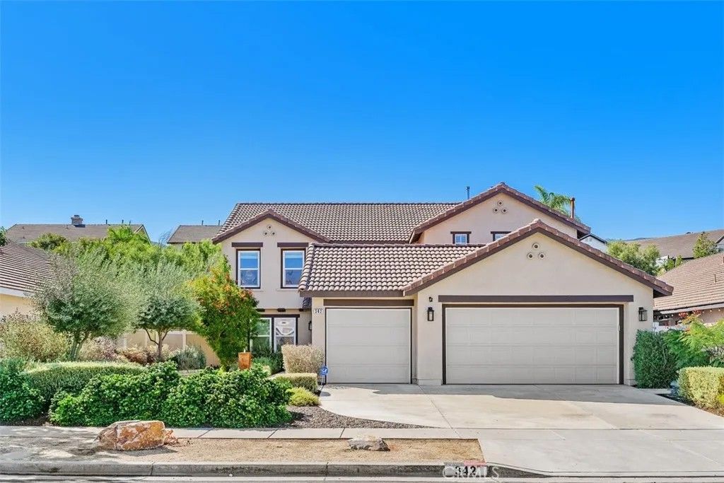 Photo of 342 Selkirk Drive, Corona, CA 92881 (MLS # IG25242962)