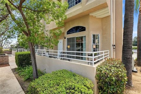 Photo of 7109 Farralone AVE #117, Canoga Park, CA 91303 (MLS # SR26129893)