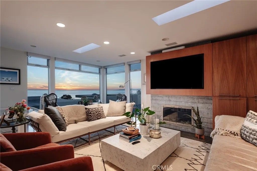 Photo of 121 16th Street, Manhattan Beach, CA 90266 (MLS # SB26063616)