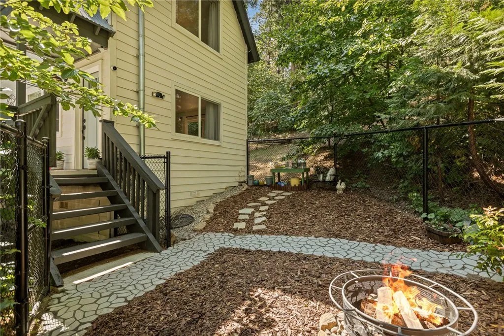 660 Spring Drive