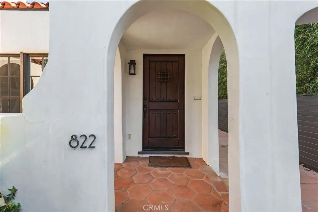 Photo of 822 N Stanley Ave, Los Angeles, CA 90046 (MLS # SR25280459)